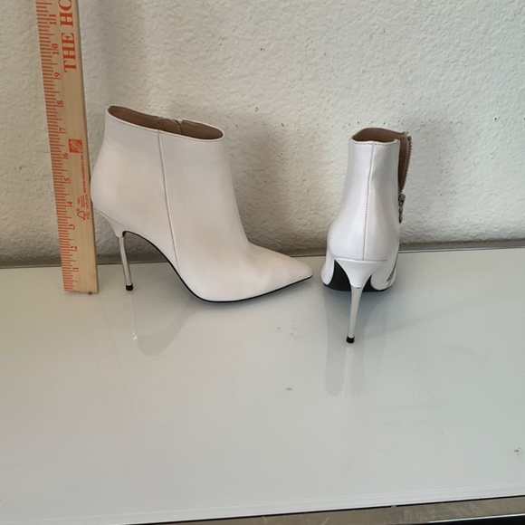 NWOB Steve Madden DANYA white leather bootie  boots♥️😍😍😍 size 8 - Picture 7 of 15